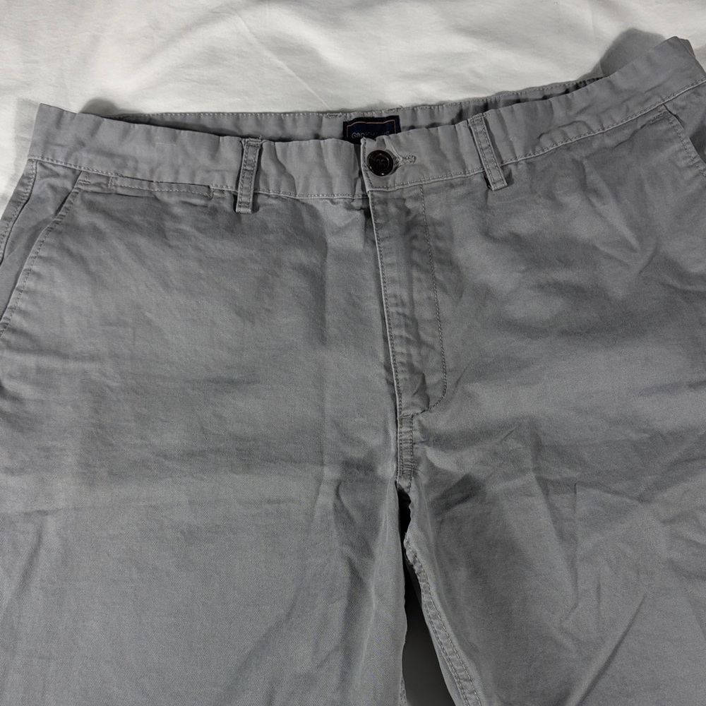 Gap mens grey basic flat front GapKhakis 10.5" inseam chino shorts - size 38